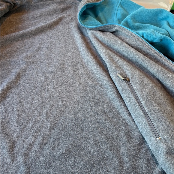 Junonia Reversible Zippered Sweatshirt in Teal and Gray. Size 1X - Picture 7 of 8